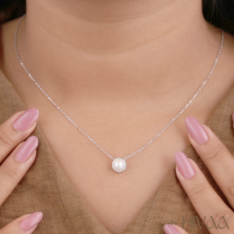Classic Round Pearl & Diamond Simulant Necklace