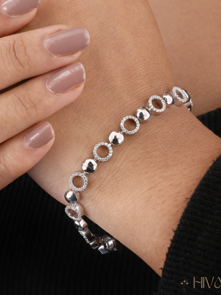 Lustrous Circle Charm Bracelets For Woman