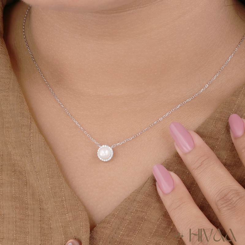 Classic Round Pearl & Diamond Simulant Necklace