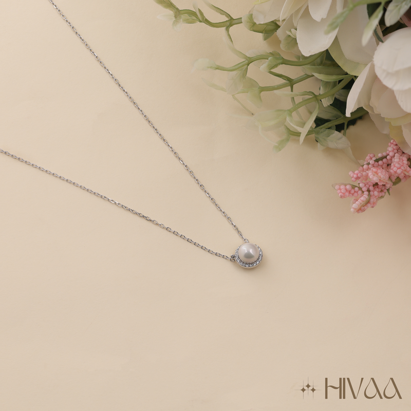 Classic Round Pearl & Diamond Simulant Necklace