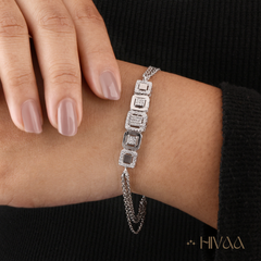 Stylish Square Link With Sparkling Accents