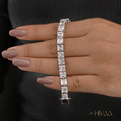 Dazzling Square Cut Diamond Bracelet Design