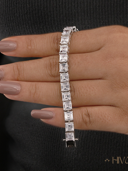 Dazzling Square Cut Diamond Bracelet Design