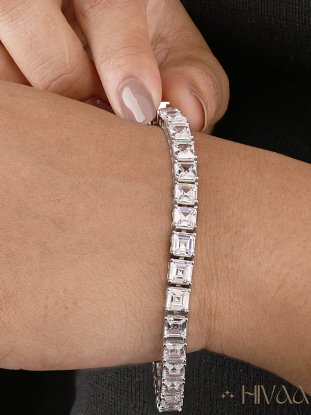 Dazzling Square Cut Diamond Bracelet Design