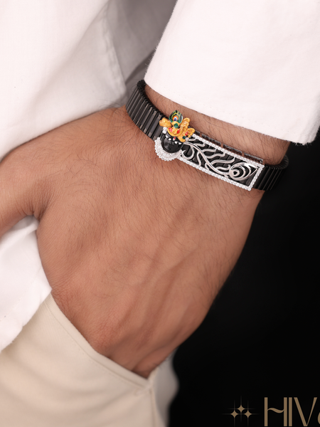 Men's Contemporary Black Link Bracelet With Cultural Motif