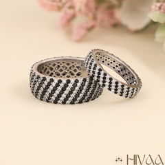 Wide And Narrow Chevron Pattern Diamond Couple Rings