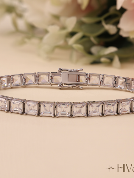 Dazzling Square Cut Diamond Bracelet Design