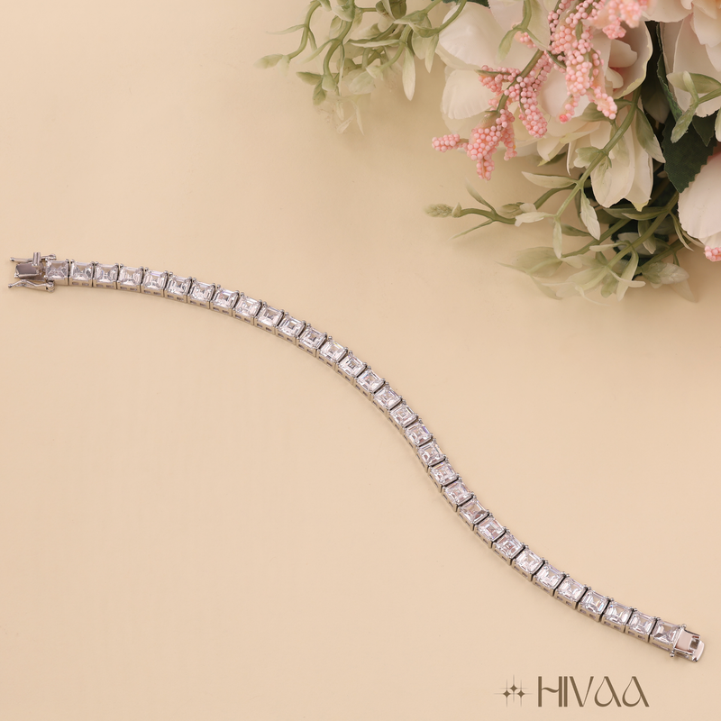 Dazzling Square Cut Diamond Bracelet Design