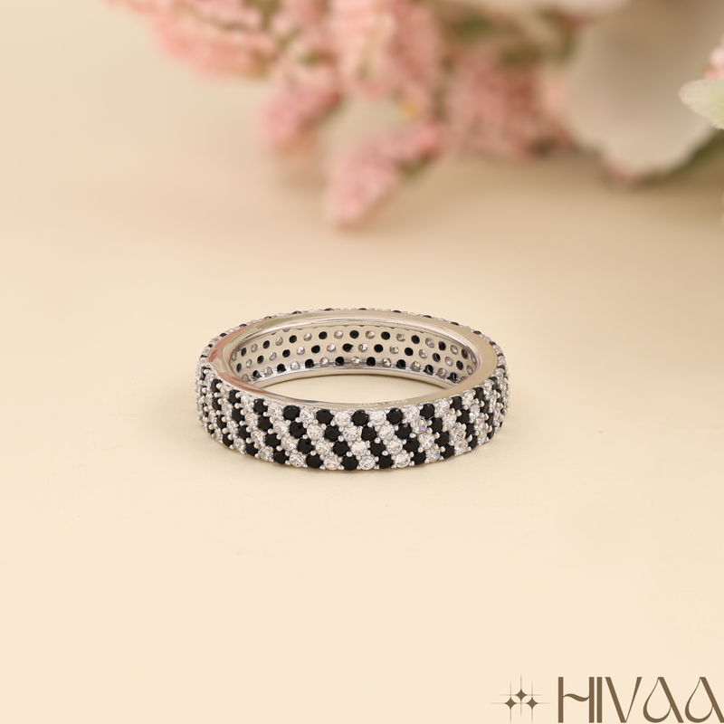 The High-Contrast Geometry Jewelry Collection Ring